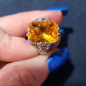 New.  Ladies 925 silver citrine ring